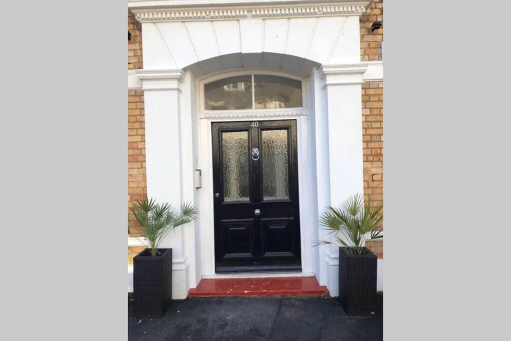 Stylish 2 Bed 2 Bath *Close To Beach And Centre With Parking* ボーンマス エクステリア 写真